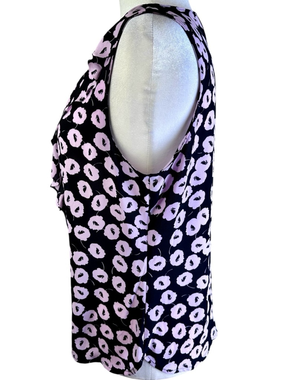 LOFT Black Sleeveless Blouse with Lilac Floral Pattern and Front Ruffle Size LP - Picture 5 of 11